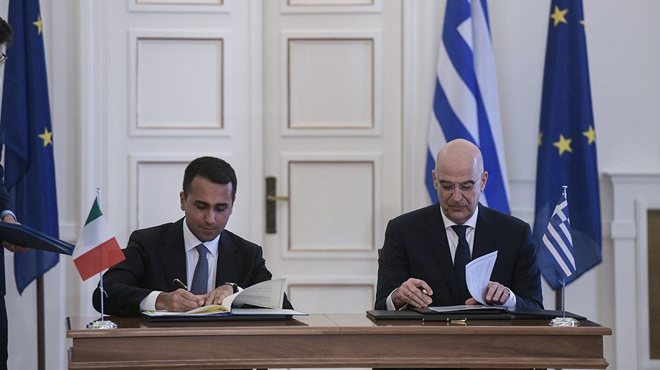 Η υπογραφή της συμφωνίας μεταξύ Ελλάδας-Ιταλίας για την οριοθέτηση θαλάσσιων ζωνών μεταξύ των δύο χωρών είναι μια  ορθή πολιτικά κίνηση, που πρέπει να έχει  συνέχεια και με άλλες γειτονικές χώρες. Η οριοθέτηση […]