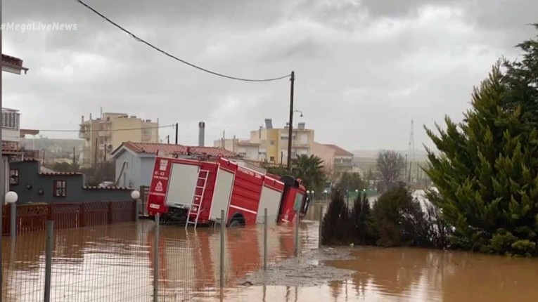 Θέλουμε να εκφράσουμε τα ειλικρινή μας συλλυπητήρια στην οικογένεια του Αρχιπυροσβέστη Γιάννη Ζαφειρόπουλου, πατέρα τριών παιδιών, για τον άδικο χαμό του κατά τη διάρκεια επιχείρησης απεγκλωβισμού μαθητών από το σχολείο […]