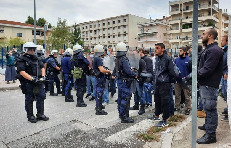 Κύκλος βίαιων επεισοδίων έχει ξεκινήσει τις τελευταίες μέρες κοντά σε σχολεία της Δυτικής Θεσσαλονίκης, κυρίως γύρω από μεγάλα ΕΠΑΛ.  Δεν είναι καθόλου συμπτωματικό ότι η επιστροφή σε φασιστικές τακτικές του […]